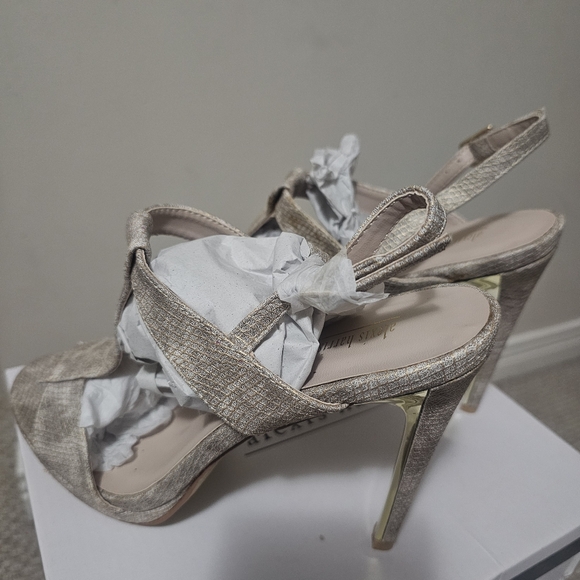 NWT Alexis Harrison Tan Heeled Sandals Size 9 - Picture 9 of 11